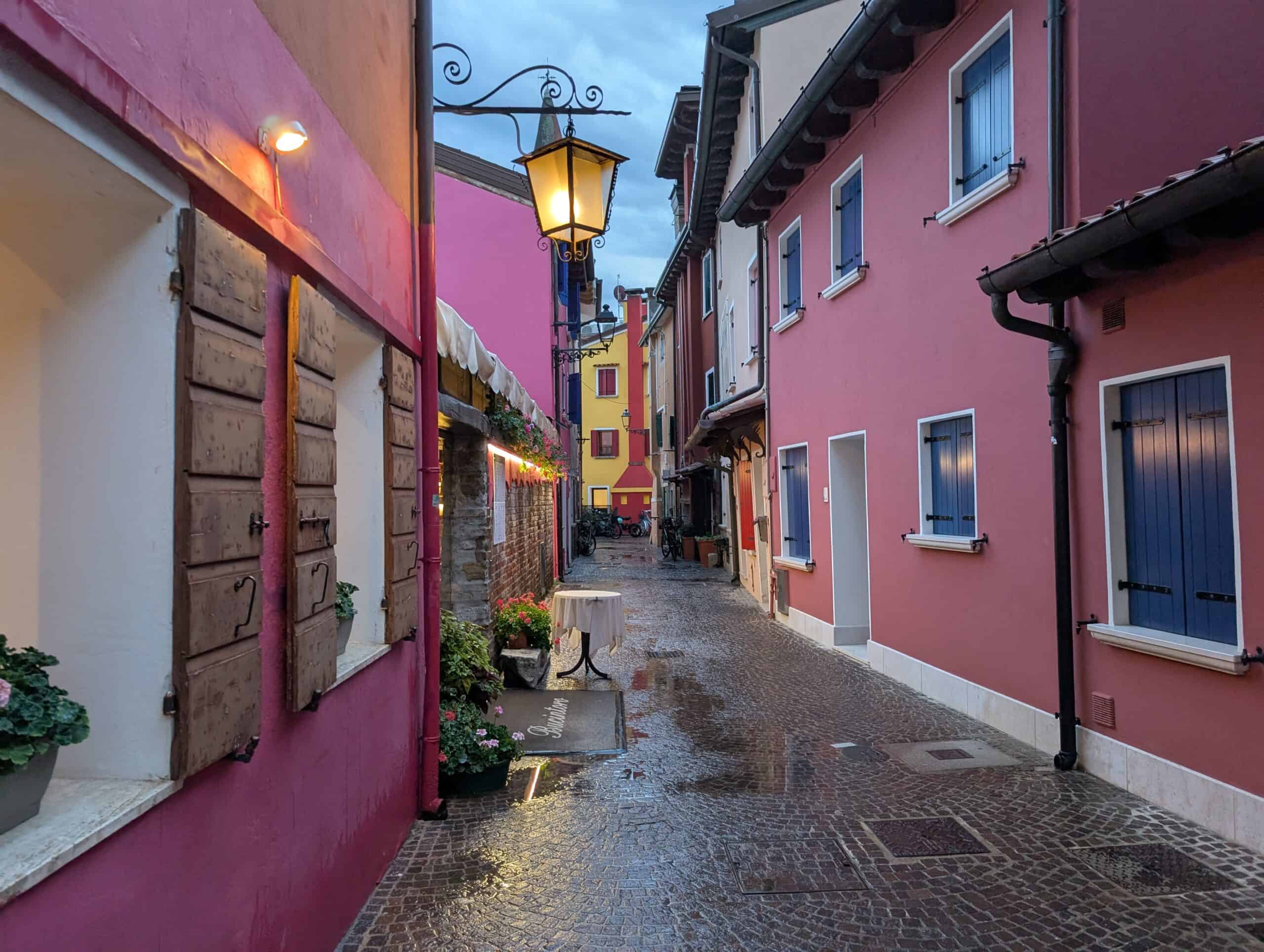Uliczka na starówce w Caorle