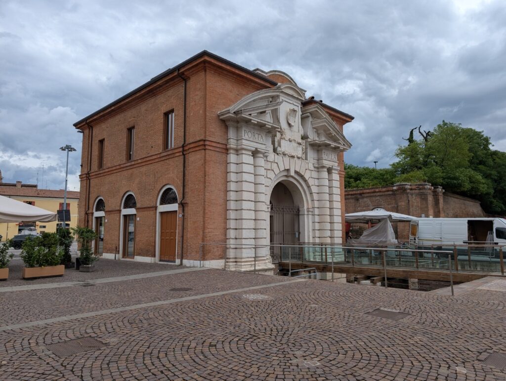 Porta Paola Ferrara