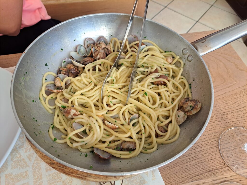 Sphagetti vongole w Ristorante Atmosphera