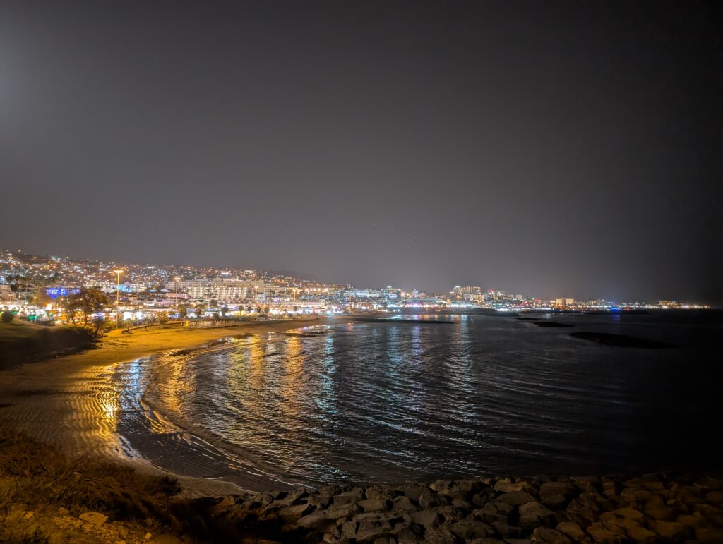 nocne wybrzeże Costa Adeje