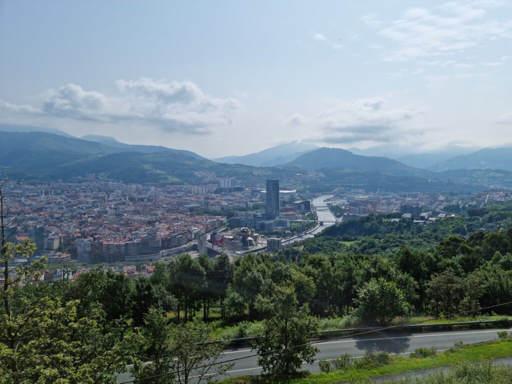 Panorama Bilbao ze wzgórza Artxanda