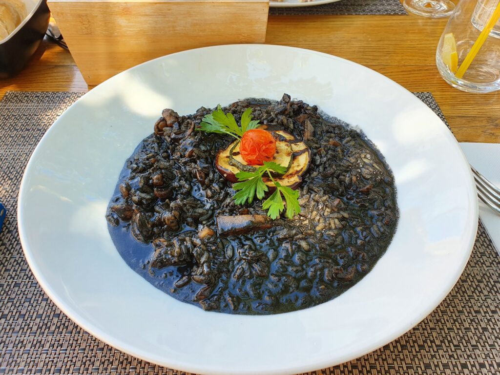 Czarne risotto z mątwy w Konoba Baća