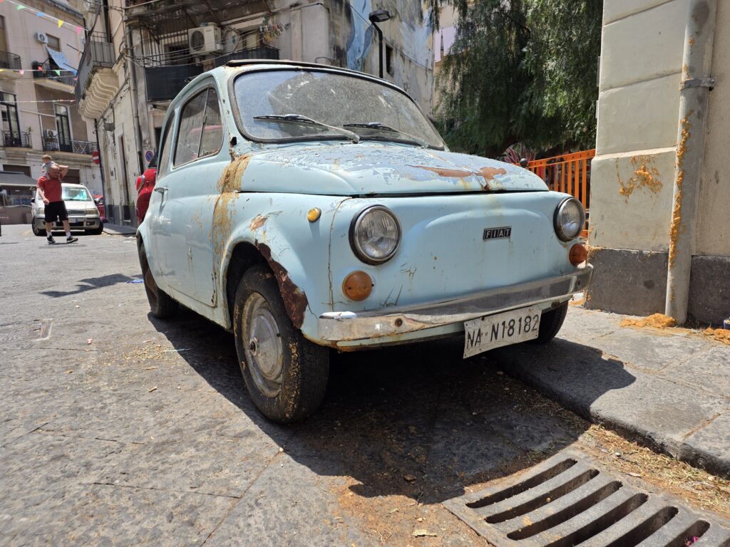 Mocno wysłużony Fiat 500